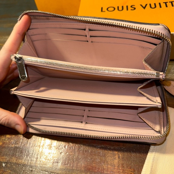 Louis Vuitton Long Zippy Wallet Mahina - Picture 8 of 12